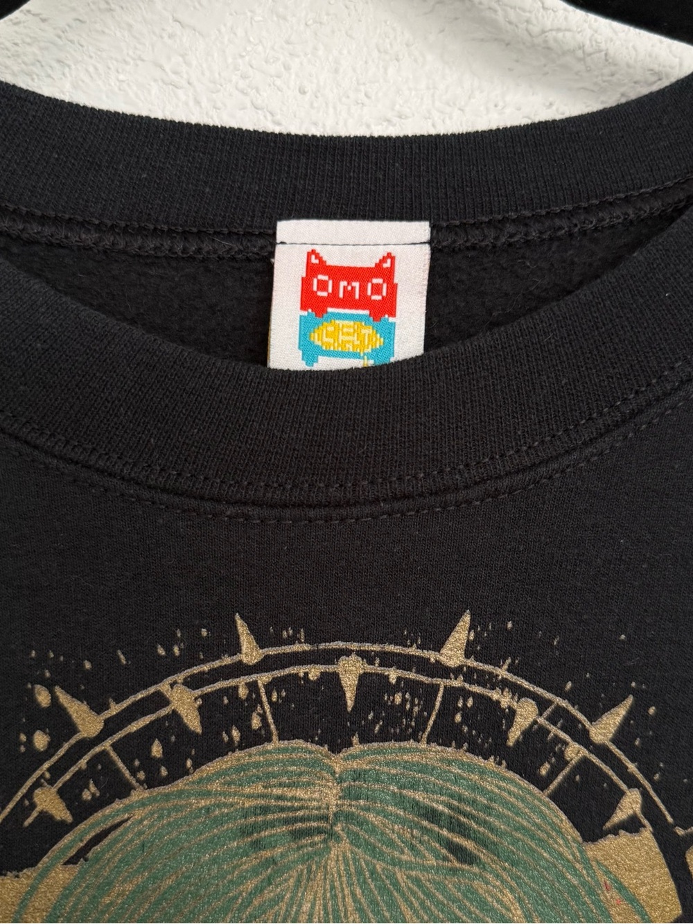 OMOCAT Roses Sweatshirt - Picture 3 of 4